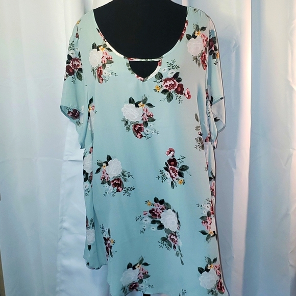 Torrid Blouse 👚 😍 - Picture 1 of 5